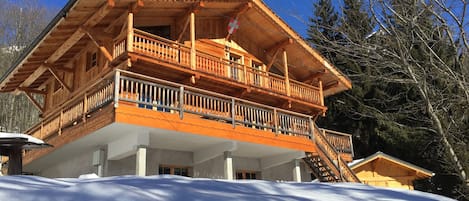 Le chalet enneigé