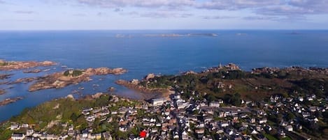 Ma maison au point rouge; entre port et plage
