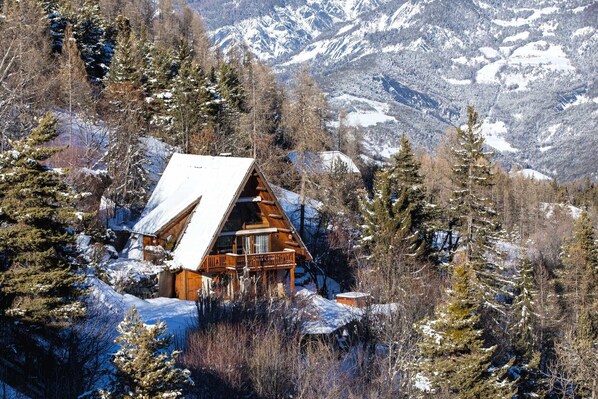 CHALET + SPA 12 pers à PRALOUP 1550 à 150m du télécabine intermédiaire Molanes