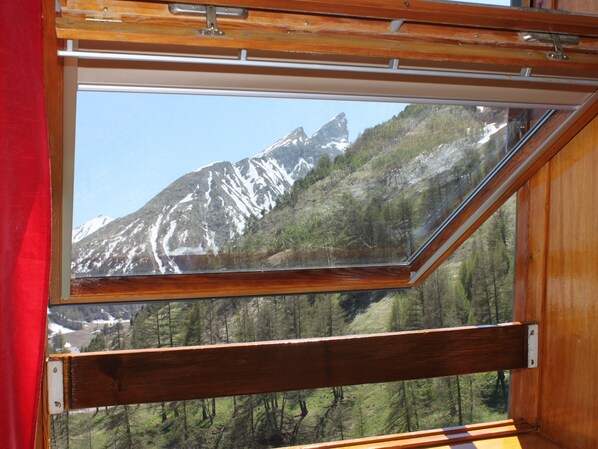vue sur montagne sans vis à vis