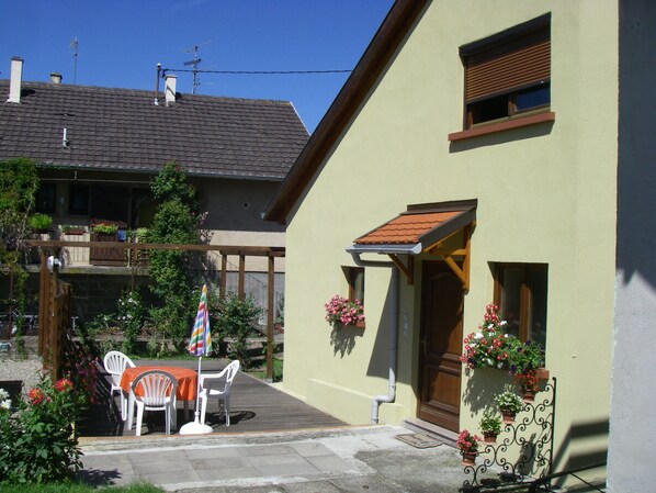 Photo extérieur à l'arrière de la maison principale