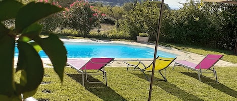 Vos vacances au bord de la piscine des Maset des Hauts Traversiers ! Le rêve !