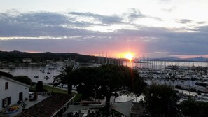 Magnifique vue sur le port de Porquerolles - Coucher du soleil