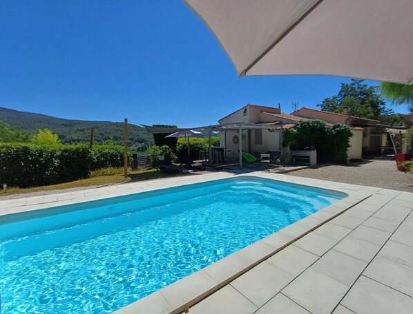 Piscine face à la vue et sans vis-à-vis 