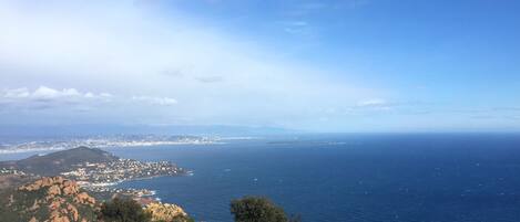 Vue de Cannes depuis l'Estérel