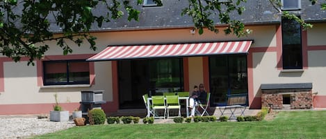 terrasse sans vis à vis avec grand jardin