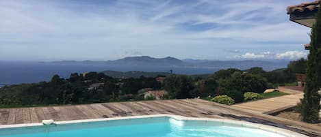 Vue sur les iles sanguinaires et sur la baie d'Ajaccio