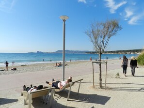 premiere plage à 100 m du logement