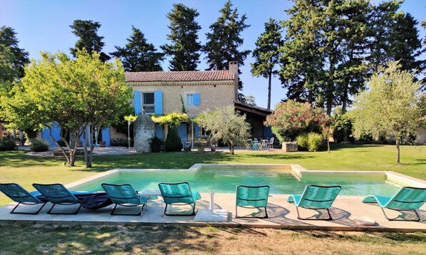 Location vacances LES VIGNERES mas à louer piscine chauffee