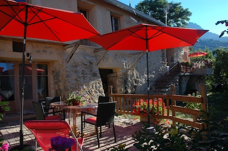 Terrasse plein sud - non occupé au dessus.