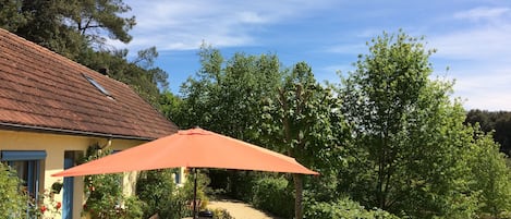 Terrasse et vue piscine