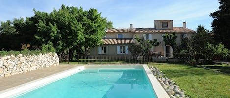 La maison et sa piscine