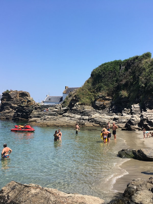 plage à 500 m de la maison, à côté du port