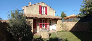 La petite maison au fond du jardin