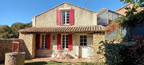 La petite maison au fond du jardin