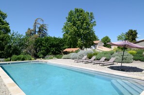 La piscine : 15m X 6m promet de belles baignades