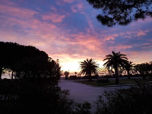 vue depuis terrasse - soleil couchant