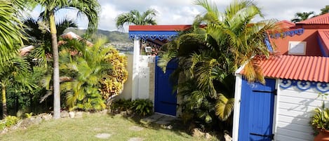 Overview of the villa Métisse