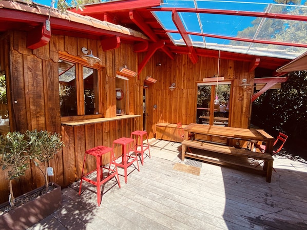 Outdoor dining
