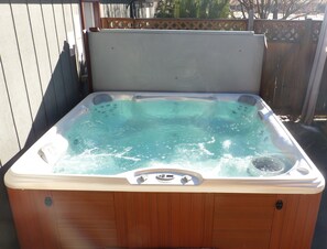 Bain à remous extérieur