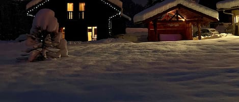 Chalet Chardon et son jacuzzi by night