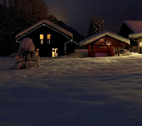 Chalet Chardon et son jacuzzi by night