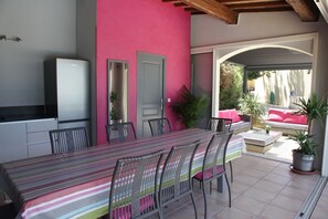 Outdoor dining