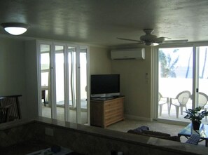 37' flatsreen TV, Air Conditioning, Queen Murphy bed behind mirrors