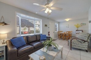 Living room with pullout queen size bed