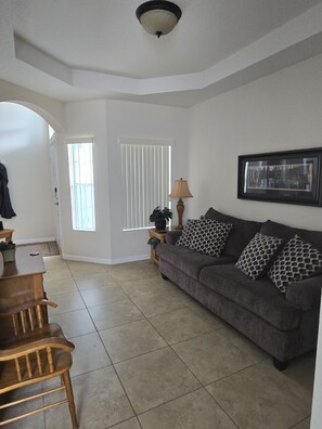 Front sitting area