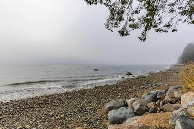 Most Charming Beach Cottage on the Sunshine Coast of British Columbia 