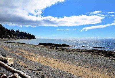 Most Charming Beach Cottage on the Sunshine Coast of British Columbia 