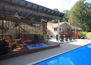 Fantastic cabana next to the pool.