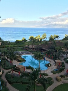 Stunning Ocean View Top Floor Shaded Lanai 2BR/ 2BA Condo