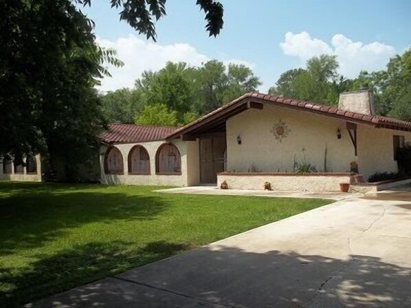 A Southwestern style home with 4200 sq ft of living space.  Country setting.