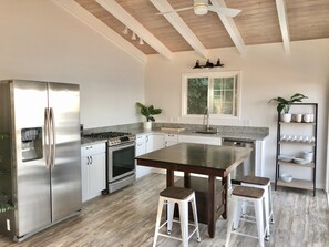 Full kitchen with all the amenities