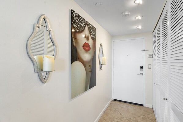 Foyer, Dimmable Lighting, Sexy Red Lip Acrylic Picture, Candles, Secure Locks