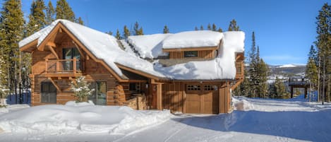 Slope-side! Ski-out trail right outside garage door.