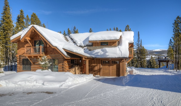 Slope-side! Ski-out trail right outside garage door.