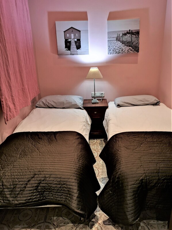 2nd bedroom.