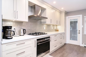 Kitchen with gas cook top 
