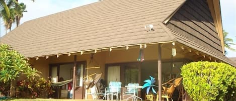 West facing lanai. The sky chairs and hammock are not included.