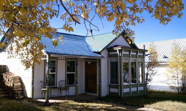 Mountain Peak Victorian's Front Porch