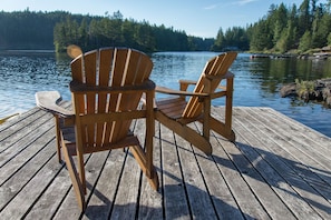 Relax on the dock
(note distance to dock for neighbouring Hummingbird Cottage)