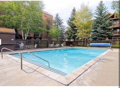 BEST LOCATION 2 Bd/2Ba Main St Town Lift Family Friendly Condo Sleeps 6-8 People