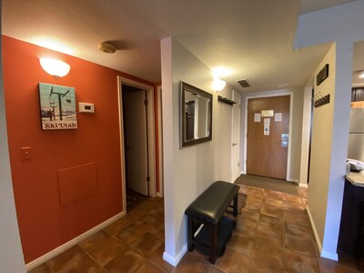 BEST LOCATION 2 Bd/2Ba Main St Town Lift Family Friendly Condo Sleeps 6-8 People