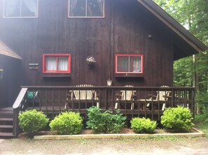 Front porch at entrance