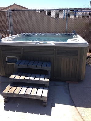 Spacious Hot Tub, seats up to 8.  Rewind and relax year round!