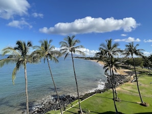 Irresistible 6th floor view from the lanai of Kamaole I beach.