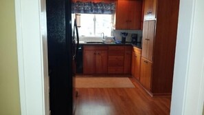  New kitchen floor,granite counter tops & new appliances!